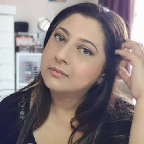 Aarthi Maharaj | Female Makeup Influencer