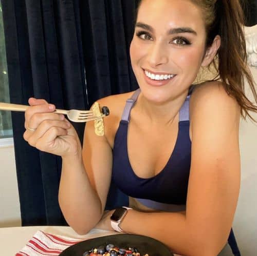 Ashley Iaconetti eating a healthy breakfast of berries