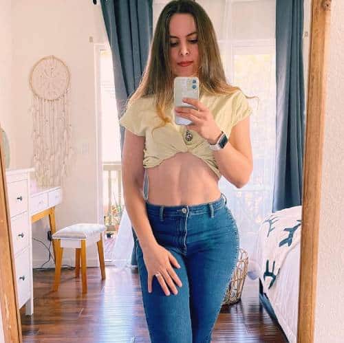 Dulce Dagna | Taking selfie in front of the mirror