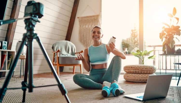 Influencer making a fitness video while promoting a product | Influencer Marketing for Shopify Merchants