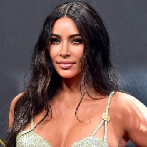 Kim Kardashian | Posing at a premiere event