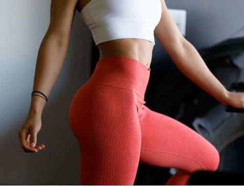 Omega Fitness | Woman working out in pink leggings