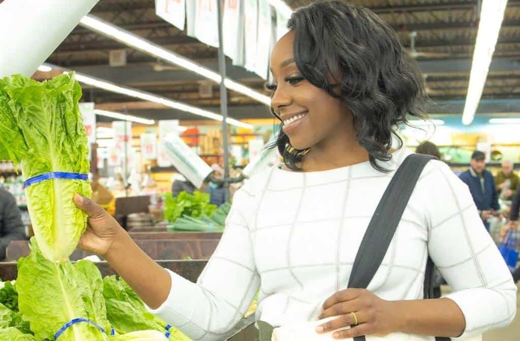 Raya York at the groceries buying lettuce | Vegan influencers