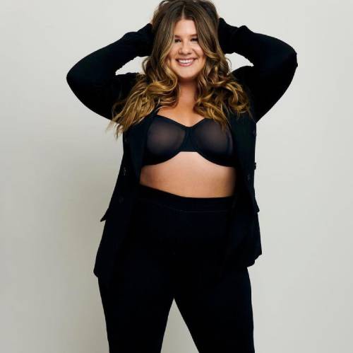 Remi Bader with hands behind her head | Body Positivity Influencers