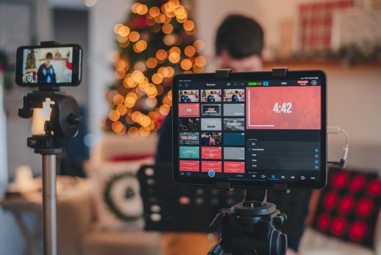 Influencer recording video | End of Year Holiday Marketing