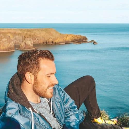 Steven Johnson | Chilling by the Cliffside | Gay Influencers Featured on Afluencer