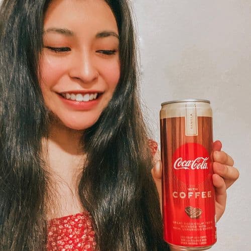 Yulisa Mendez | Holding coca cola with coffee | Looking to work with food brands